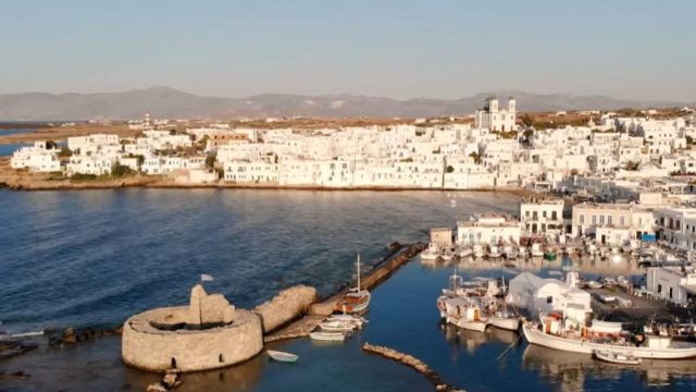 Πάρος: Το νησί που συνδυάζει παραδεισένιες παραλίες και αυθεντικές γεύσεις