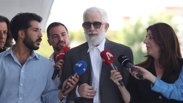 Πήγαν να κάψουν τον Φιλιππίδη μέσα στο ίδιο του το σπίτι; Τι εξετάζει η πλευρά του ηθοποιού