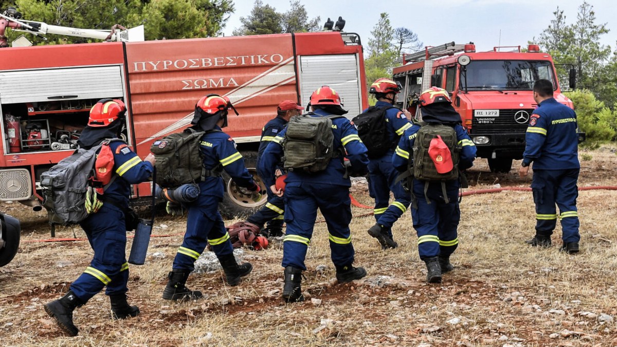 Αναζωπυρώθηκε η πυρκαγιά στην Ποντοκώμη Κοζάνης – Δεν κινδυνεύουν οικισμοί