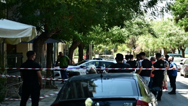 Πυροβολισμοί μέρα μεσημέρι σε καφετέρια στον Κολωνό – Ένας άνδρας τραυματίας