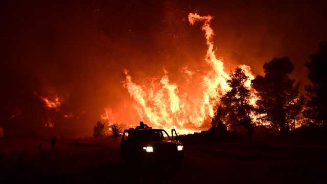 Υψηλός κίνδυνος για πυρκαγιά σε Αττική, Κρήτη και περιοχές Στερεάς και Πελοποννήσου