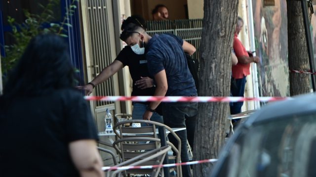 Κολωνός: Μπήκε στην καφετέρια και πυροβόλησε 4 φορές – Το θύμα κατονόμασε τον δράστη