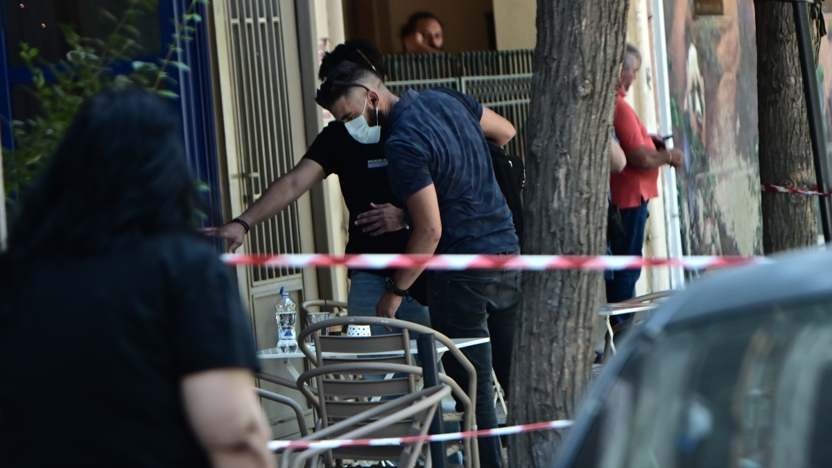 Κολωνός: Μπήκε στην καφετέρια και πυροβόλησε 4 φορές - Το θύμα κατονόμασε τον δράστη | Athens Magazine