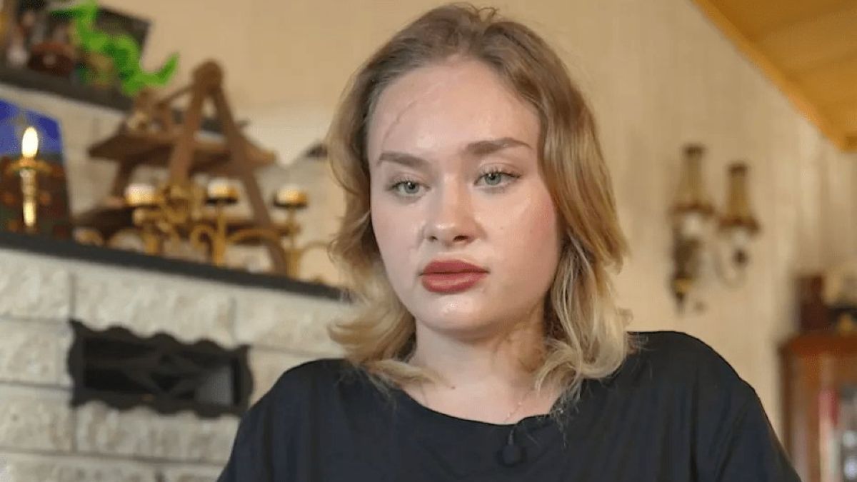 Σε αναπηρικό αμαξίδιο μοντέλο του OnlyFans – Λείπουν 10 εκ. οστού από το πόδι της