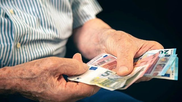 Συντάξεις:  Ποιοι ασφαλισμένοι μπορούν να αποχωρήσουν νωρίτερα μέχρι και το 2027