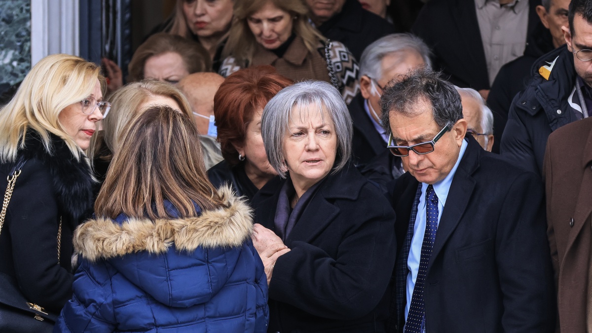 Τέλος από την εισαγγελία η Σοφία Καλογήρου – «Έδωσα τον όρκο έχοντας στα σπλάχνα μου τον Βασίλη, την αποχαιρετώ ντυμένη στα μαύρα»