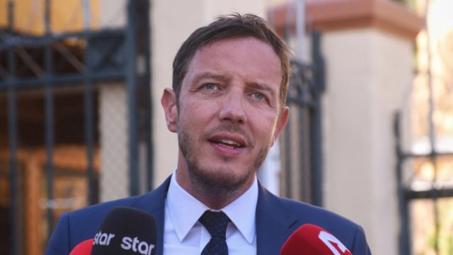 Γυναικοκτονία Κυριακής Γρίβα: Ο Σπύρος Δημητρίου ζήτησε συγγνώμη για το μπουκάλι που πέταξε – Έκκληση να χαμηλώσουν οι τόνοι