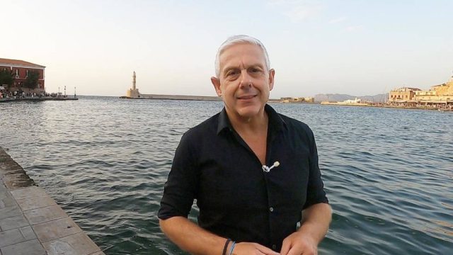 Θύμα απάτης με ΑΙ ο Τάσος Δούσης: «Καθάρματα, κτήνη, απατεώνες»