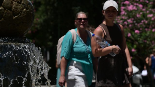 Θερμική καταπόνηση: Τι είναι και πώς να την αποφύγουμε ενόψει καύσωνα
