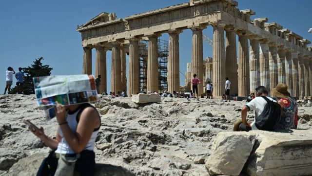Ο καύσωνας σπάει ρεκόρ: Έπιασε 40°C πριν τις 12 το μεσημέρι – Οι περιοχές που «κάηκαν»