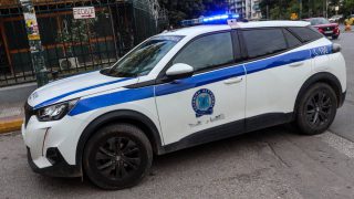 Τρόμος στη Θησείο: Σύρος με μαχαίρι επιτέθηκε σε ανήλικες, κατέβασε τα ρούχα του και φώναζε «come»