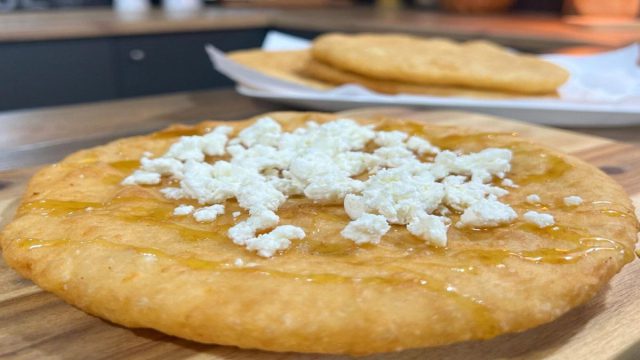 Συνταγή για τηγανόψωμα με 5 υλικά