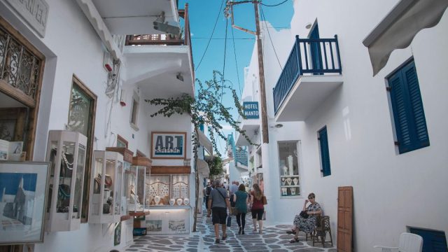 TikToker αποκαλύπτει τεράστια απάτη στη Μύκονο – «Μας κατακλέβανε μπροστά στα μάτια μας»