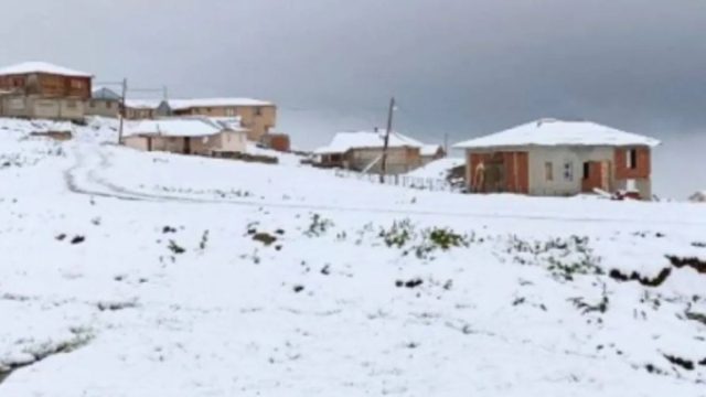 Ακραία καιρικά φαινόμενα στην Τουρκία: Χιόνι στην Τραπεζούντα και πύρινα μέτωπα στη Σμύρνη