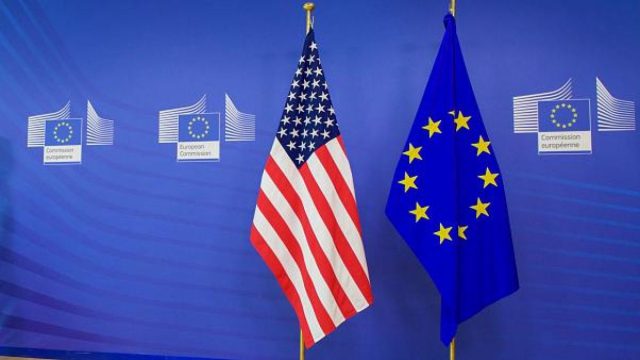 Σε τροχιά εμπορικής συμφωνίας ΗΠΑ – ΕΕ: Κοινό πλαίσιο δασμών 15% στα σκαριά