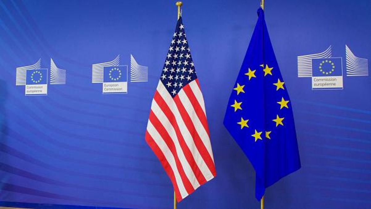 Σε τροχιά εμπορικής συμφωνίας ΗΠΑ – ΕΕ: Κοινό πλαίσιο δασμών 15% στα σκαριά