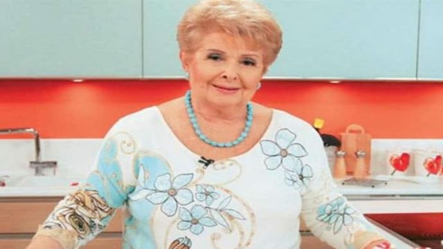 Σε παζάρι βρέθηκαν αντικείμενα της Βέφας Αλεξιάδου – «Η ιστορία μιας ζωής ήταν πεταμένη» λέει ο αγοραστής