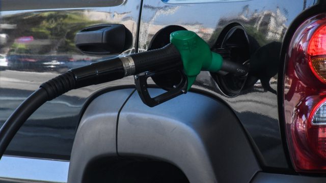 Προσοχή: Μη βάζετε βενζίνη αυτή την ημέρα της εβδομάδας γιατί σας κοστίζει περισσότερο