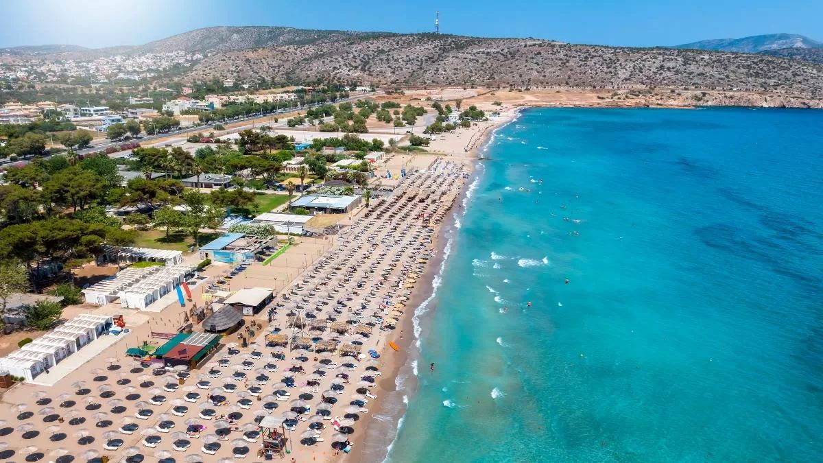 Χιλιάδες καταγγελίες πολιτών για αυθαιρεσίες σε παραλίες της Αττικής και όχι μόνο