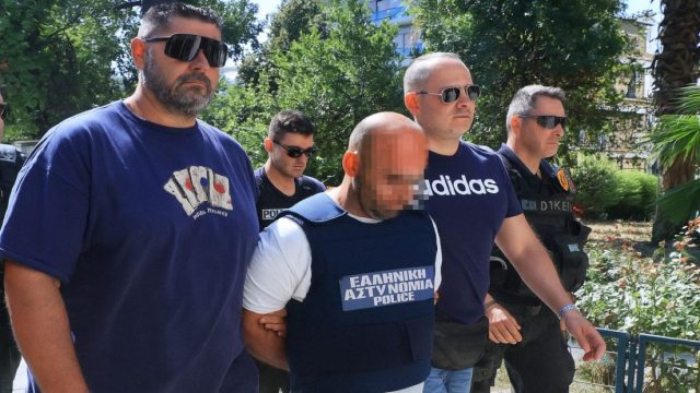 «Σκέφτηκα να βάλω τέλος στη ζωή μου»: Η απολογία του 40χρονου για τη γυναικοκτονία στον Βόλο – Οδηγείται στη φυλακή