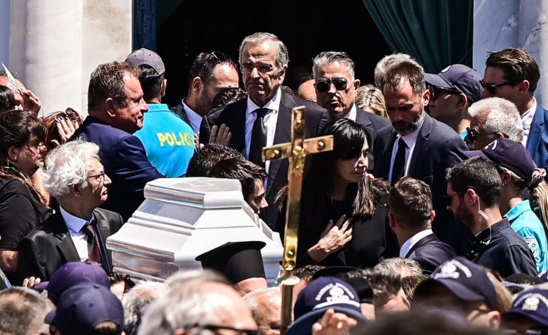 «Τι να πει ένας πατέρας που χάνει το παιδί του; Τι να πει μια μητέρα που χάνει το σπλάχνο;»: Ραγίζει καρδιές ο επικήδειος του Αντώνη Σαμαρά