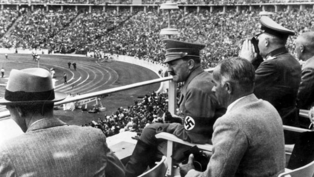 Σαν σήμερα, 01 Αυγούστου 1936: Ο Χίτλερ εγκαινιάζει τους Ολυμπιακούς Αγώνες του Βερολίνου, υπό τη βαριά σκιά του ναζισμού – Οι πρώτοι που μεταδίδονται τηλεοπτικά