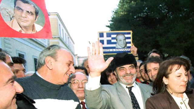 Στέλιος Καζαντζίδης: Η φωνή του λαού που έγινε θρύλος – Γεννήθηκε σαν σήμερα, 29 Αυγούστου του 1931