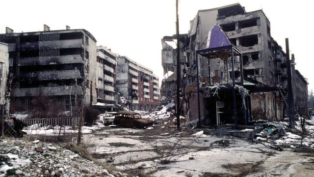 Σαν σήμερα, 28 Αυγούστου 1995: Η σφαγή της αγοράς του Σαράγεβο και η έναρξη των ΝΑΤΟϊκών βομβαρδισμών