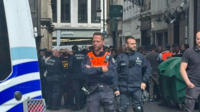 Ένταση στις Βρυξέλλες: Επεισόδια με οπαδούς της ΑΕΚ και προσαγωγές από τη βελγική Αστυνομία