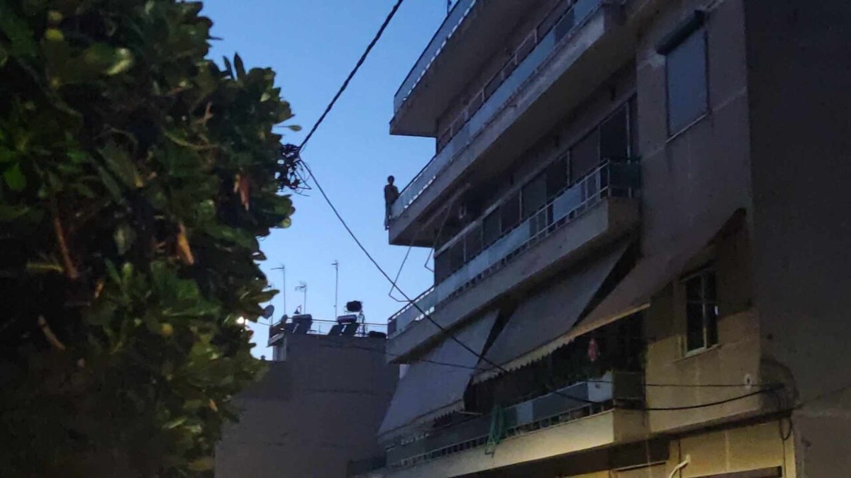 Σοκ στο Αγρίνιο: 40χρονη μητέρα έπεσε στο κενό από μπαλκόνι πολυκατοικίας