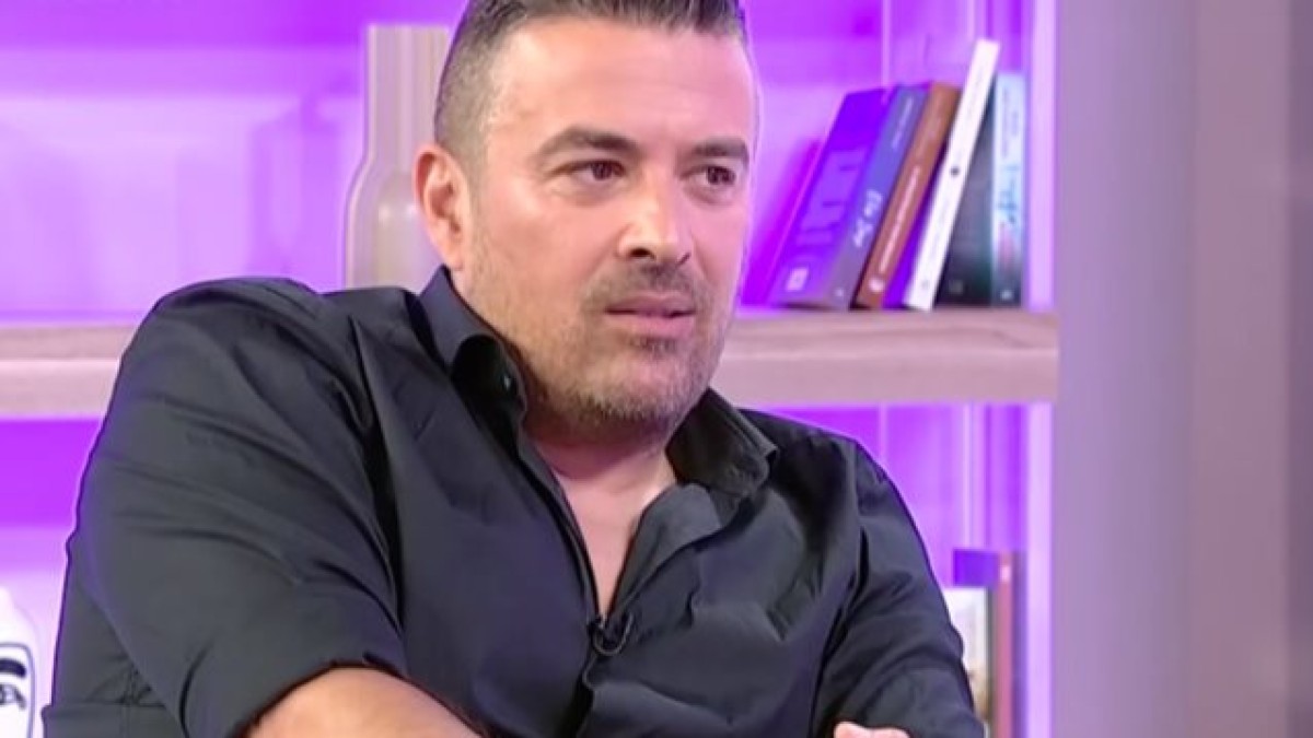 Ξανά ερωτευμένος ο Γιάννης Αϊβάζης: Αυτή είναι η νέα του σύντροφος – Διατηρεί ξενοδοχειακή μονάδα στη Σαντορίνη