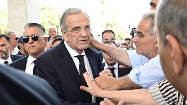 Ο Αντώνης Σαμαράς σπάει τη σιωπή του και ξεκαθαρίζει αν θα κάνει νέο κόμμα