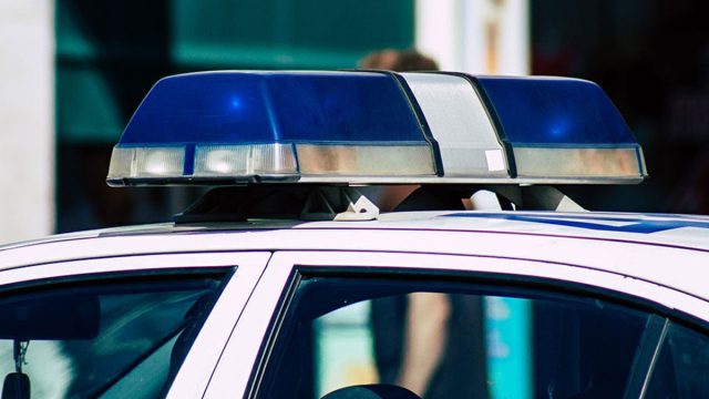Άγρια ληστεία στη Μάνδρα: Κουκουλοφόροι έδεσαν με χειροπέδες τον ιδιοκτήτη και του «άδειασαν» το ταμείο