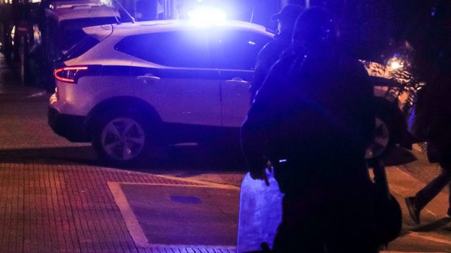 Άγρια συμπλοκή στη Θεσσαλονίκη: Νεαροί πιάστηκαν στα χέρια έξω από κλαμπ στα Λαδάδικα