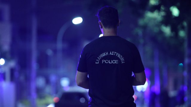 Βίαιη επίθεση σε 18χρονο στις Σπέτσες – Του έσπασαν τη γνάθο μετά από καβγά για γυναίκα