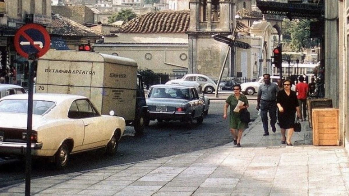 Κουίζ για… Αθηναίους: Αναγνωρίζεις την οδό της παλιάς Αθήνας από τη φωτογραφία;