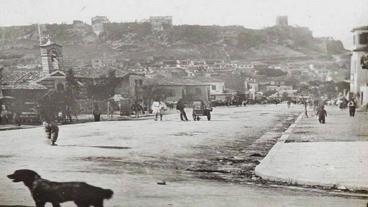 Κουίζ για την παλιά Αθήνα: Aναγνωρίσεις την οδό από τη φωτογραφία; – Έχεις περάσει σίγουρα από εκεί