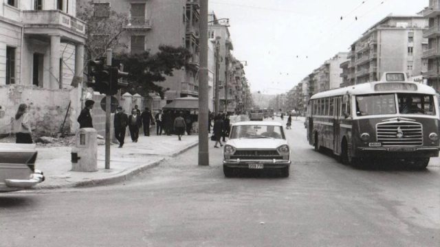 Κουίζ για την παλιά Αθήνα: Αναγνωρίζεις την λεωφόρο; Είναι από τις πιο γνωστές