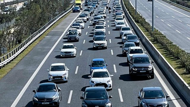 Τροχαίο στον Ασπρόπυργο: Πάνω από 30 λεπτά οι καθυστερήσεις – Κλειστή η αριστερή λωρίδα