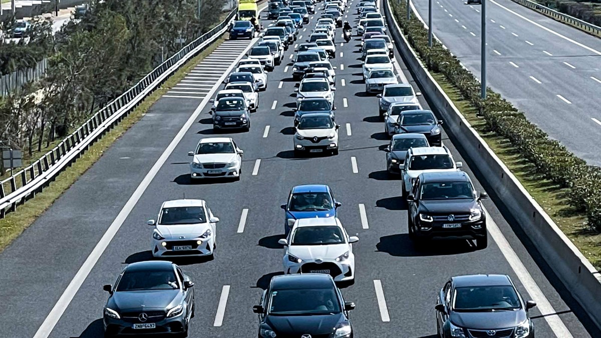 Τροχαίο στον Ασπρόπυργο: Πάνω από 30 λεπτά οι καθυστερήσεις – Κλειστή η αριστερή λωρίδα