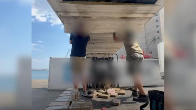 Μεγάλη επιχείρηση στη Θεσσαλονίκη: Κατασχέθηκαν 271 κιλά κοκαΐνης αξίας 5,5 εκατ. ευρώ – Τρεις συλλήψεις