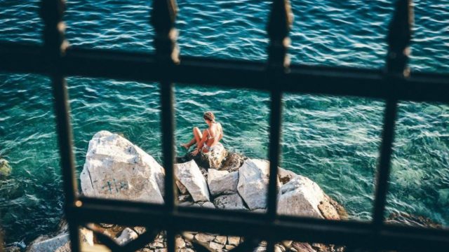 Διακοπές με… δάνειο: Οι νέοι ζητούν βοήθεια από τους γονείς