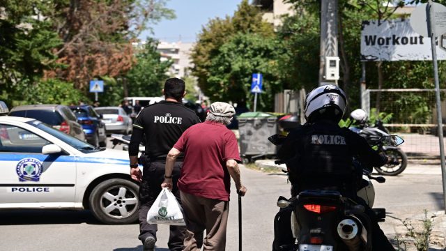 «Τη σκότωσα γιατί μετέφερε λόγια»: Όσα είπε ο δράστης στους αστυνομικούς μετά τη γυναικοκτονία στο Χαλάνδρι – Σοκάρουν οι λεπτομέρειες