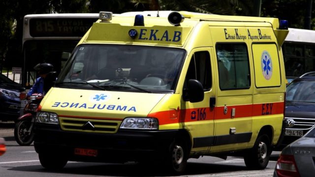Σοβαρό τροχαίο στη Θεσσαλονίκη: Μοτοσυκλέτα συγκρούστηκε με τουριστικό λεωφορείο