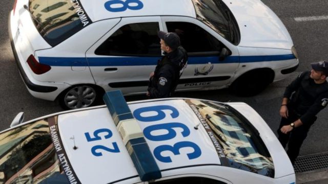 Έκρηξη στον Κολωνό: Άγνωστοι έβαλαν γκαζάκια έξω από κτήριο – Δεν σημειώθηκαν τραυματισμοί