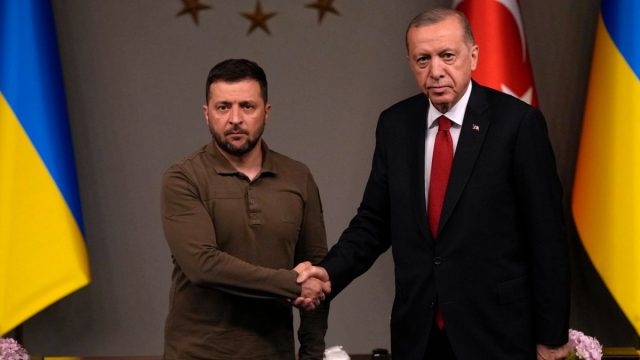 Τηλεφωνική επικοινωνία Ερντογάν – Ζελένσκι: «Έτοιμη η Τουρκία να φιλοξενήσει συνάντηση κορυφής»