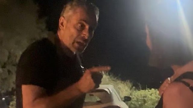 Κακός χαμός σε ταβέρνα της Νάξου για αυτοκόλλητα υπέρ της Παλαιστίνης – Η καταγγελία Εβραίων στην Daily Mail