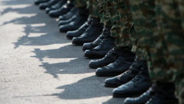 Αυξήσεις στους στρατιωτικούς και επιστροφές αναδρομικών –  Ποιοι θα δουν χρήματα στους λογαριασμούς τους τον Σεπτέμβριο