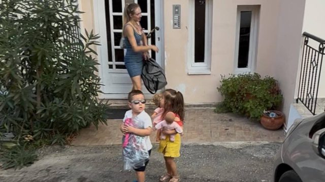 «Η Παναγία έχει ρουφήξει τη ζέστη και τον φόβο μας, όλα μυρίζουν καμένο μέλλον»: Συγκλονίζει πυρόπληκτος κάτοικος της Πάτρας