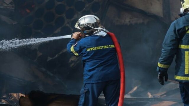 Φωτιά στην Άρτα – Μήνυμα του 112 για εκκένωση της περιοχής